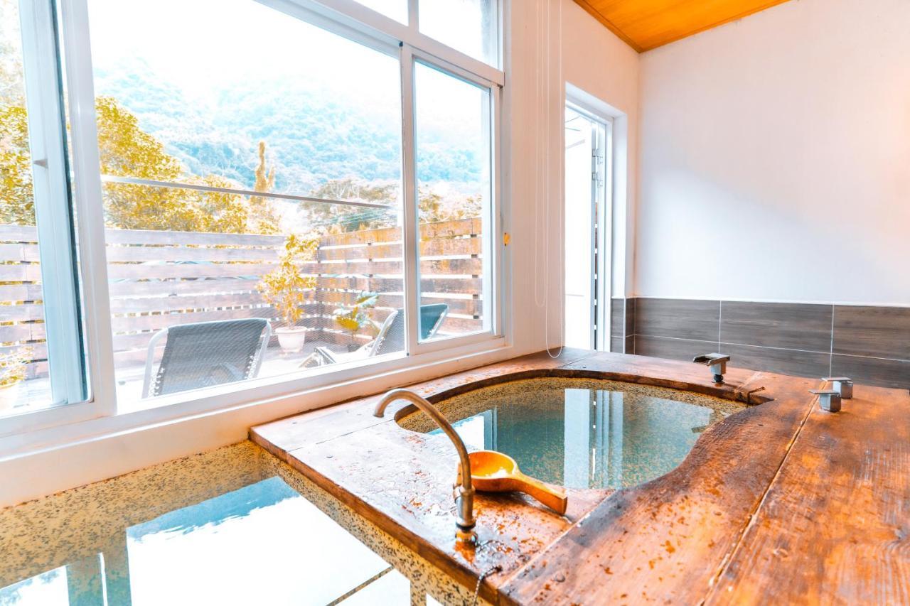 Cdr Hotspring Resort Liugui Extérieur photo